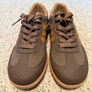 Women's Brown Casual Sneakers with Tan Stripe